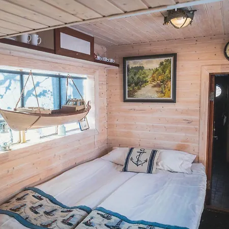 Puhkemaja Cozy Little House With Sauna On A Fishing Boat Parnu